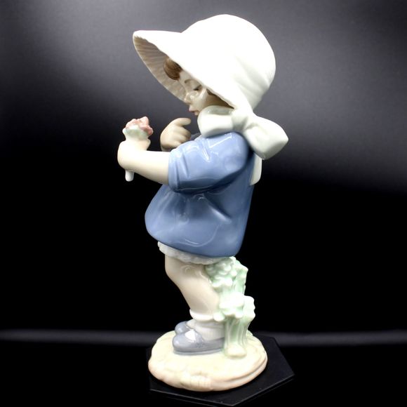 Vintage Lladro Porcelain Figurine Girl with Flowers One for Me NAO Daisa Spain - Picture 7 of 8